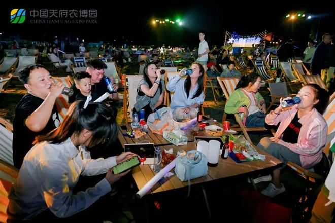 场大田星空音乐会好治愈ag九游会登录新津这(图3)