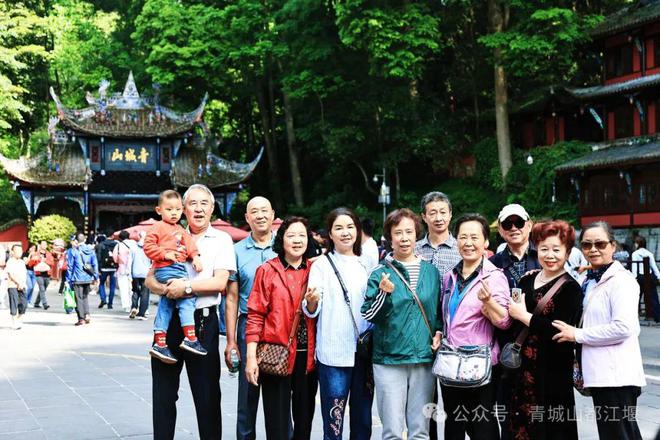 都江堰太火爆NPC白娘子被求合影到宕机j9九游会入口顶流实锤！这个五一青城山(图25)